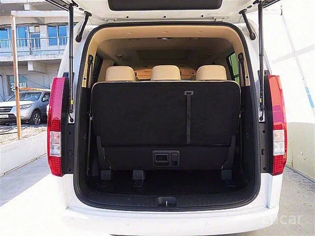 هيونداي ستاريا 11 راكب