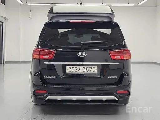 كيا كارنفال 9 راكب