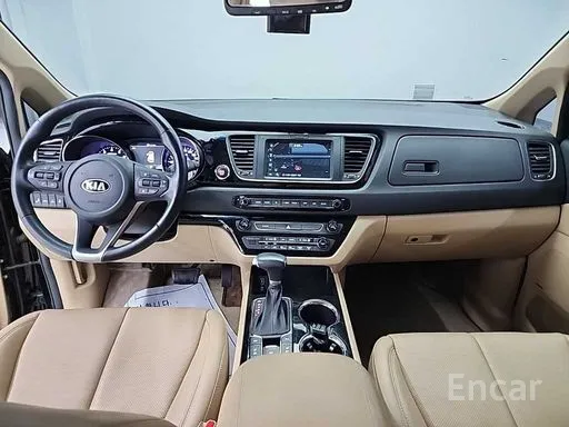 كيا كارنفال 9 راكب