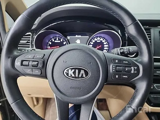 كيا كارنفال 9 راكب