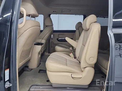 كيا كارنفال 9 راكب